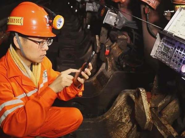 Mine Explosion-Proof Smartphones Makes Underground Safety